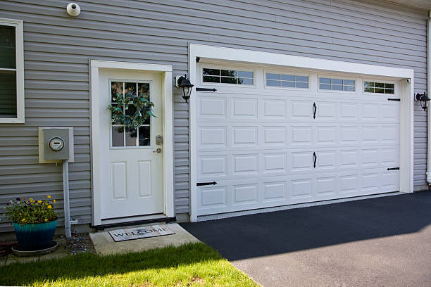 24/7 Emergency Garage Door Panel Replacement experts in Vineyards, FL